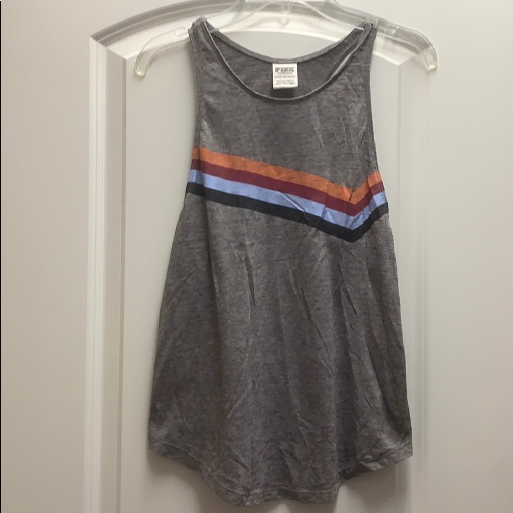 grey tank top